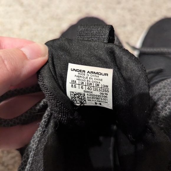 Under armour shoes, size 8.5, black - Picture 4 of 7